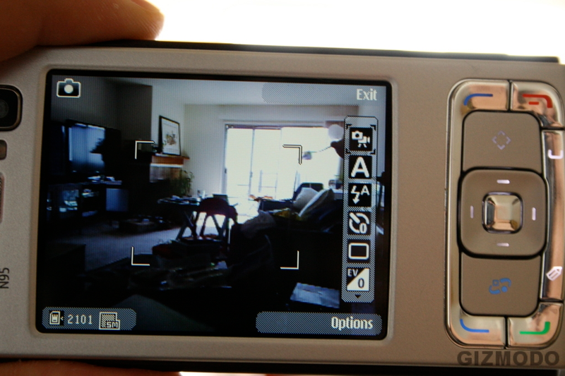 Illustration for article titled Gizmodo's Long-Ass Nokia N95 Review: Why it Rocks, Why it Sucks